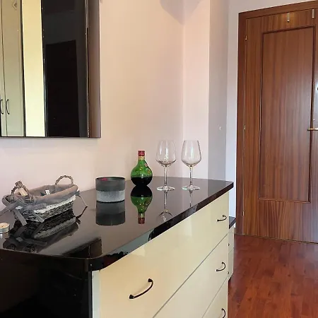 Pine-tree Spacious 2 Bdr Near Tanners' Bridge With Hot Tub 티라나