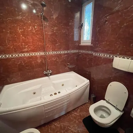 Pine-tree Spacious 2 Bdr Near Tanners' Bridge With Hot Tub *