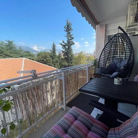 Pine-tree Spacious 2 Bdr Near Tanners' Bridge With Hot Tub Apartment Tirana