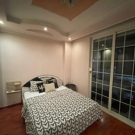 Pine-tree Spacious 2 Bdr Near Tanners' Bridge With Hot Tub Apartment