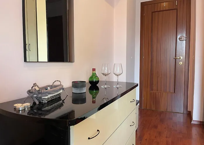 Pine-tree Spacious 2 Bdr Near Tanners' Bridge With Hot Tub Tirana