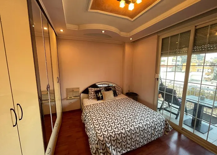 Lägenhet Pine-tree Spacious 2 Bdr Near Tanners' Bridge With Hot Tub Tirana