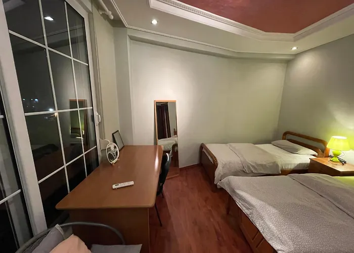 Lägenhet Pine-tree Spacious 2 Bdr Near Tanners' Bridge With Hot Tub Tirana