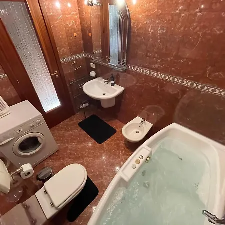 Pine-tree Spacious 2 Bdr Near Tanners' Bridge With Hot Tub Apartamento Tirana