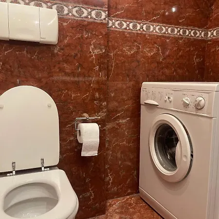 Pine-tree Spacious 2 Bdr Near Tanners' Bridge With Hot Tub Apartment