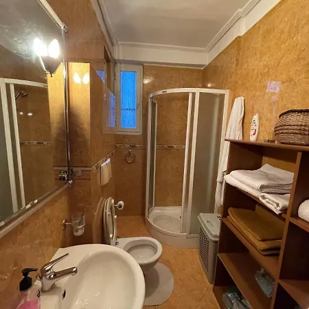 Pine-tree Spacious 2 Bdr Near Tanners' Bridge With Hot Tub * Tirana