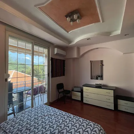 Pine-tree Spacious 2 Bdr Near Tanners' Bridge With Hot Tub Apartment *