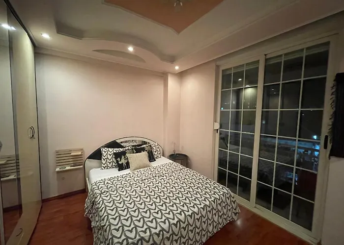 Pine-tree Spacious 2 Bdr Near Tanners' Bridge With Hot Tub Apartment